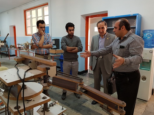 بازدید آقای شیرازی از اولین مرکز توسعه فناوری دانش‌آموزی کشور